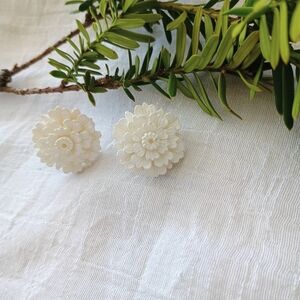 🍄 COTTAGE CORE 🍄 VTG 90s - Y2K white floral stud shabby chic style earrings